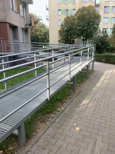 Podjazd z balustradami 1