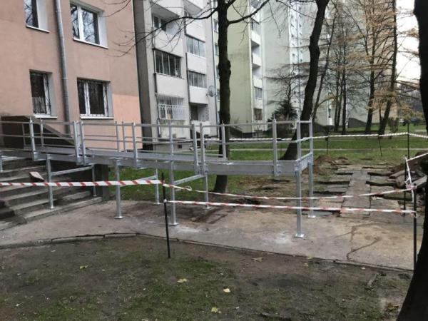 Podjazd z balustradami 10