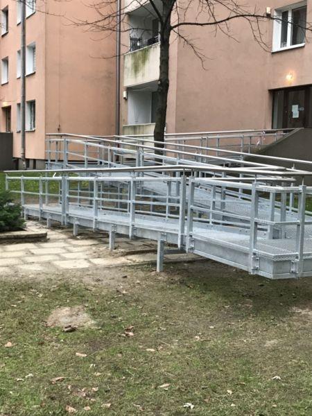 Podjazd z balustradami 12