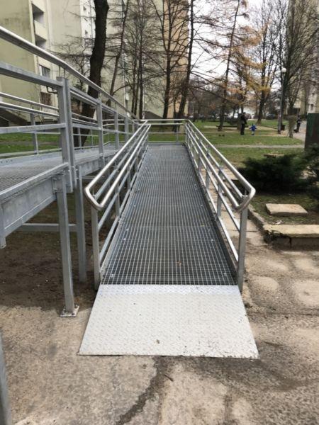 Podjazd z balustradami 13