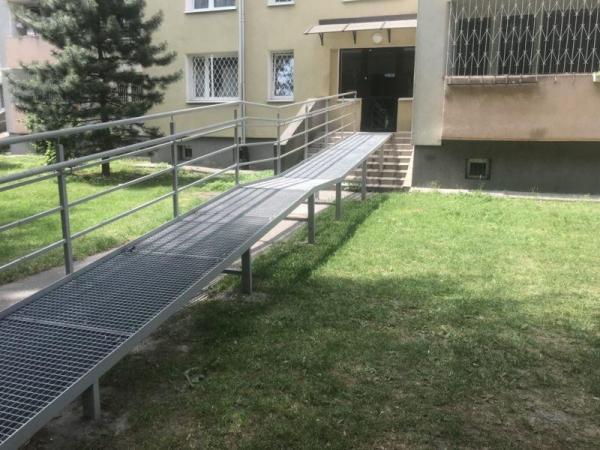 Podjazd z balustradami 7