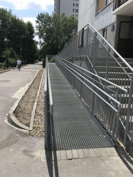 Podjazd z balustradami 8